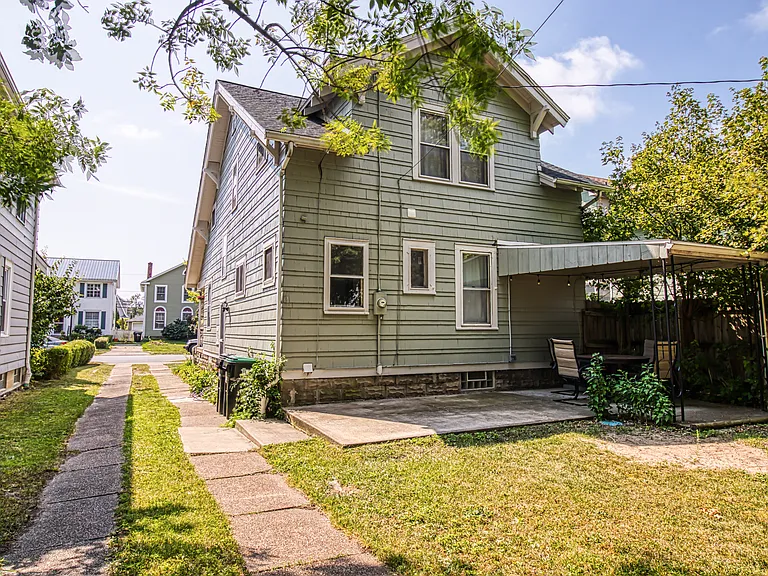 237 W Girard Blvd — Photo 8