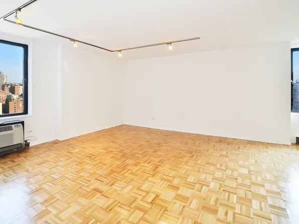 1623 3rd Avenue image 1 of 11