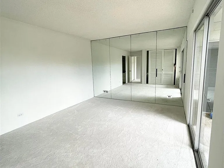 1710 Punahou St #403 — Photo 8