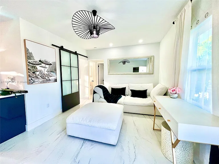 8270 NE 1st Pl — Photo 35