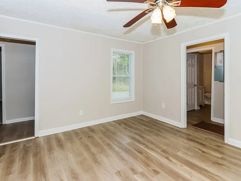 1308 Greenbriar Dr — Photo 6