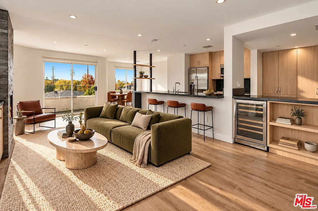 2 bed, 3.0 bath, 1389 sqft, $6,500 — Photo 1