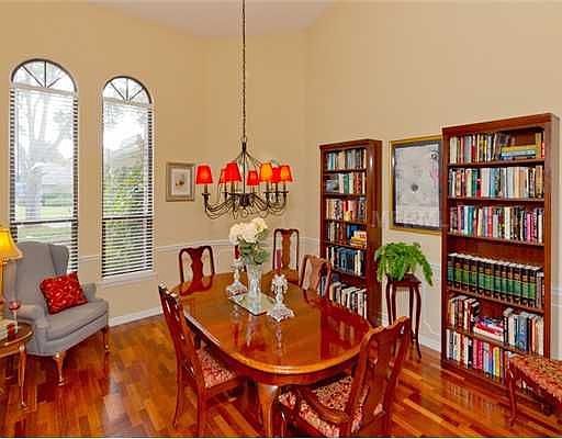 5th image of 657 N Longview Pl