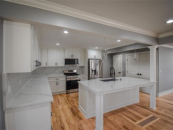 4th image of 2232 N 86th Ter