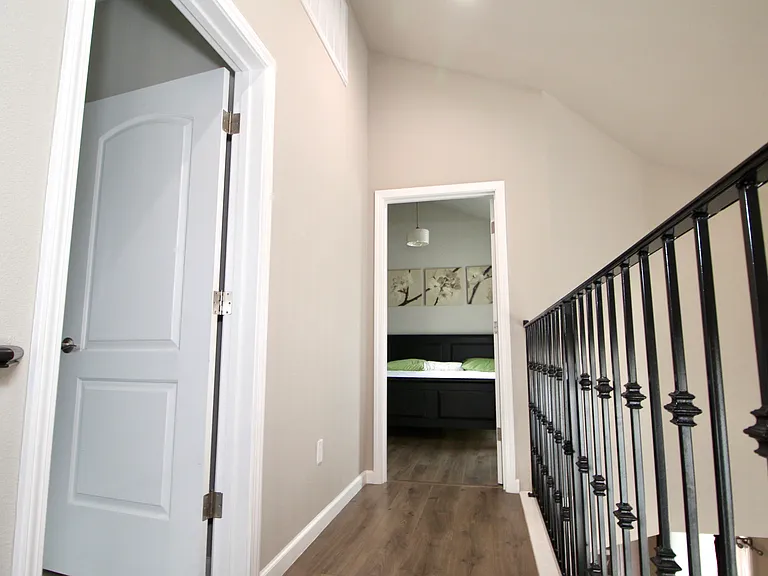 819 Estancia Ct — Photo 24
