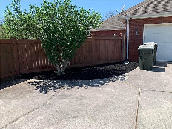 3rd image of 28 Papershell Dr