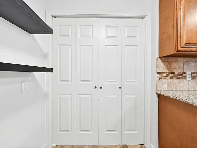2203 Del Rio Dr — Photo 26