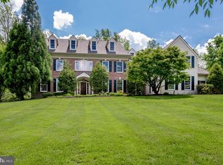 7 Harrison Dr, Newtown Square, PA 19073