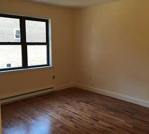 5th image of 13258 Sanford Ave