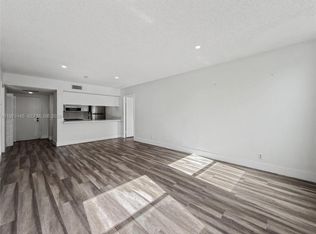 8120 Geneva Ct APT 453, Doral, FL 33166