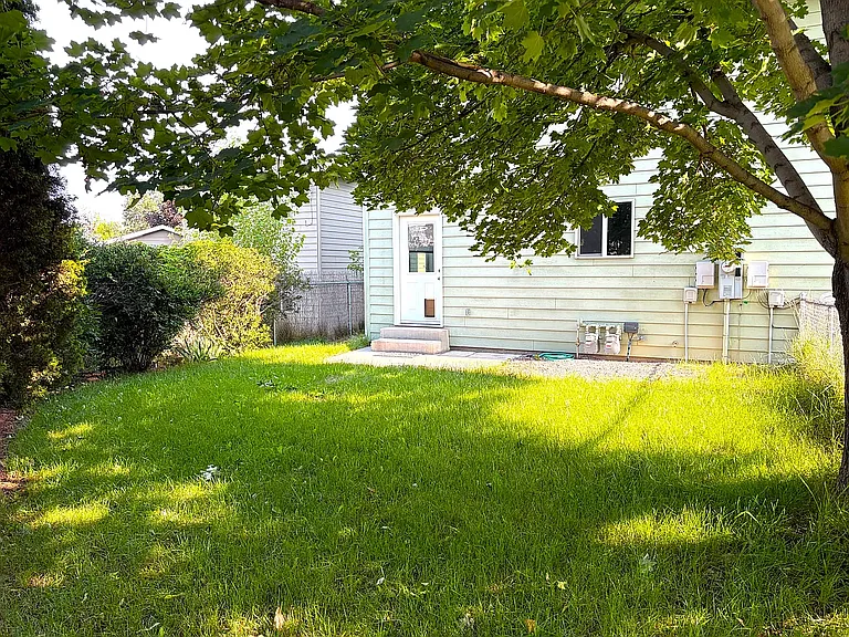 909 Defoe St #A — Photo 26