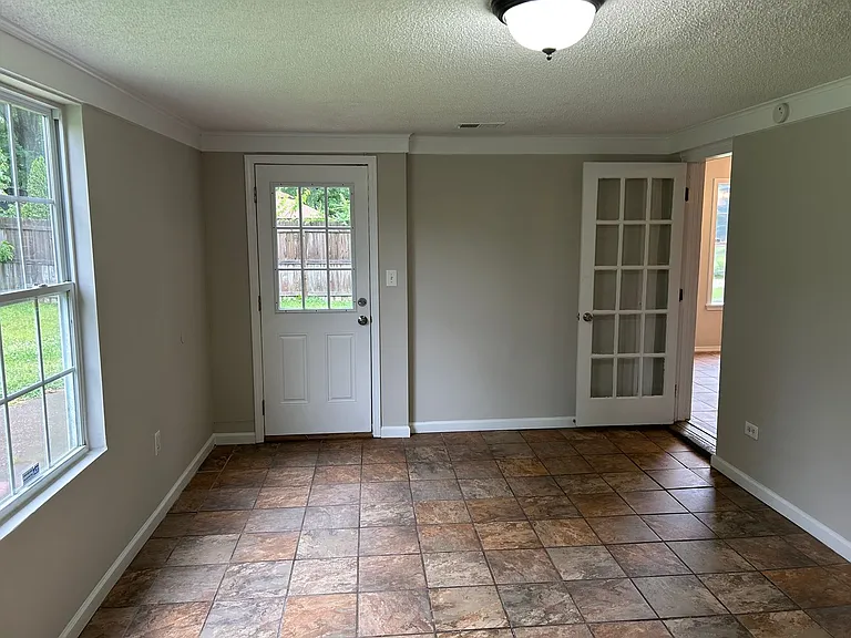 3530 Mayfair Dr — Photo 10