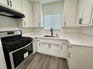 11950 Acacia Ave #E, Hawthorne, CA 90250