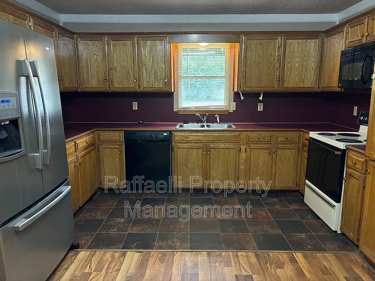 68 Pierce Rd — Photo 4