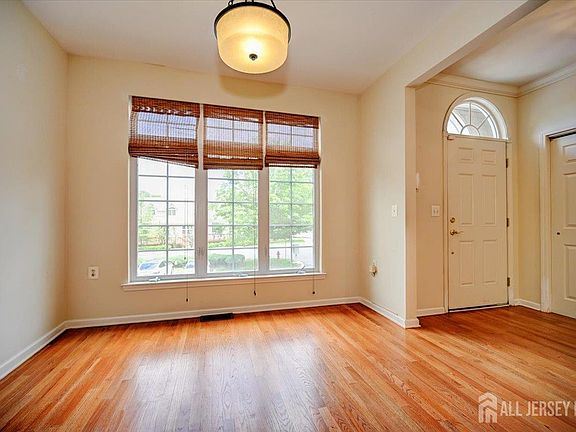 4th image of 12 Jensen Ct