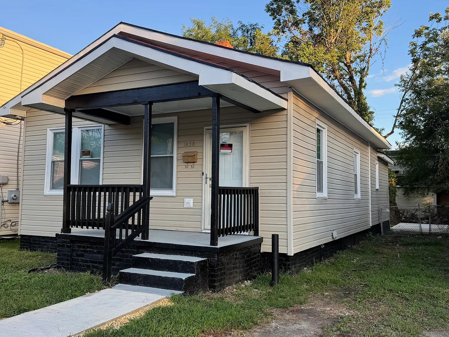 3 bed, 936 sqft, $1,800 — Photo 2