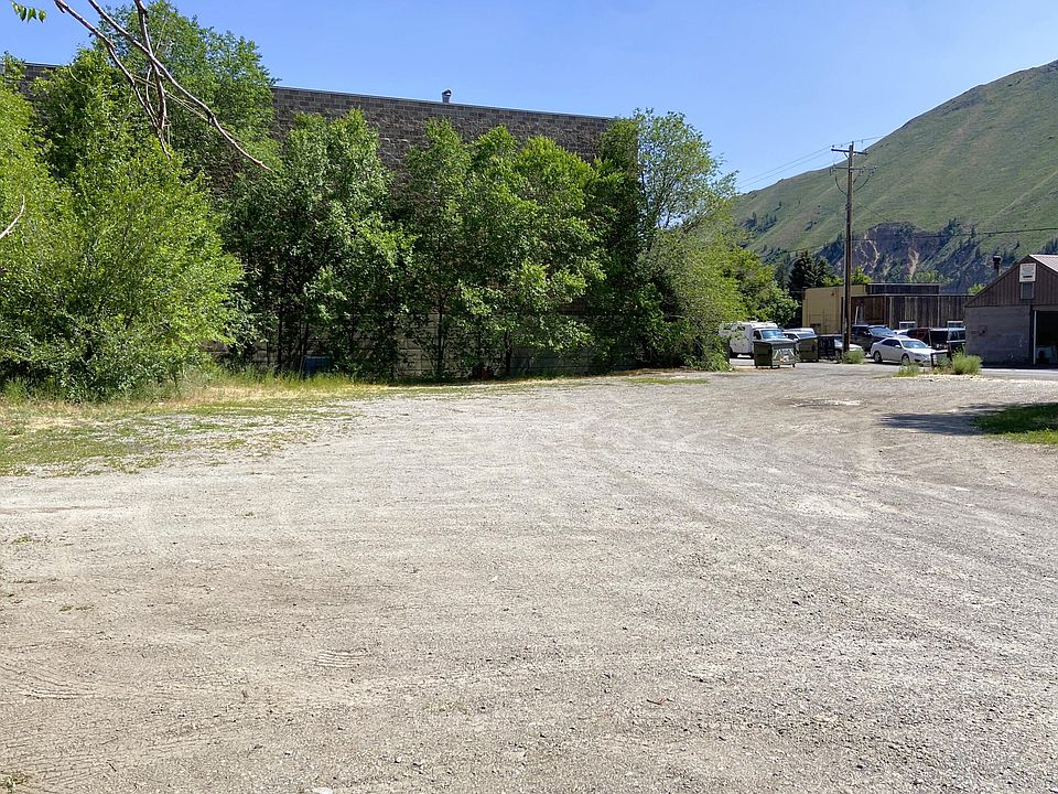 2nd image of S 1st Ave