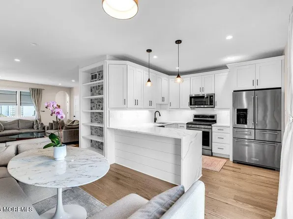 9 Deal Lake Court, Asbury Park, NJ 07712