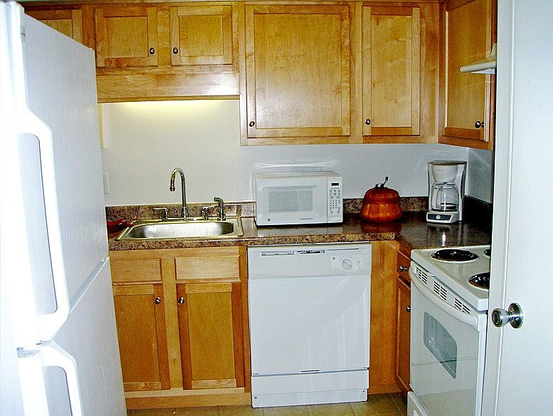 2nd image of 61 Sharon Rd APT 05