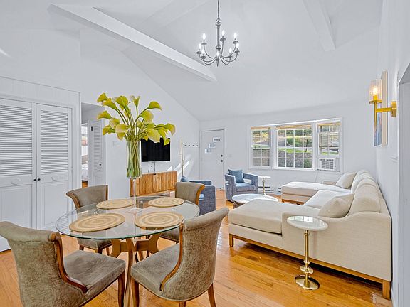 5th image of 70 Bay View Dr W