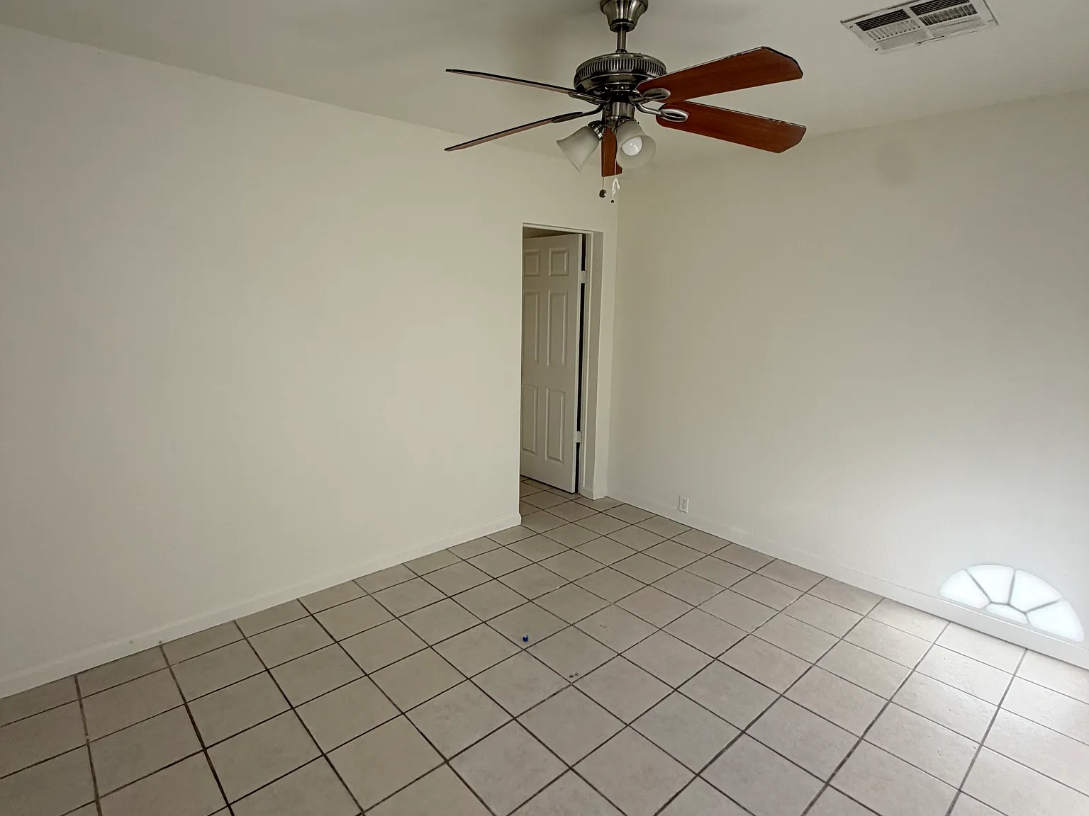 6 bed, 2200 sqft, $2,795 — Photo 3
