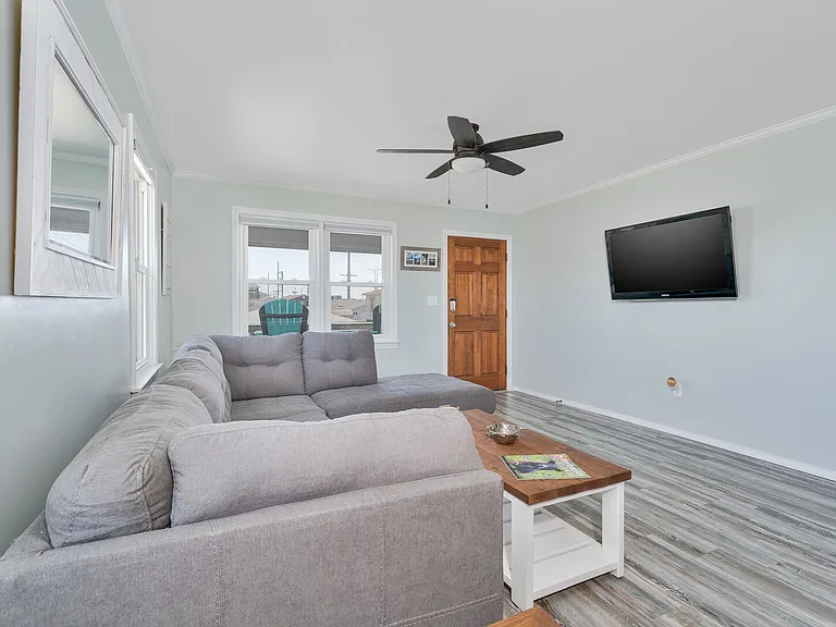 102 Wilson St — Photo 4