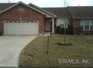 919 Lexington Estates Dr, Godfrey, IL 62035
