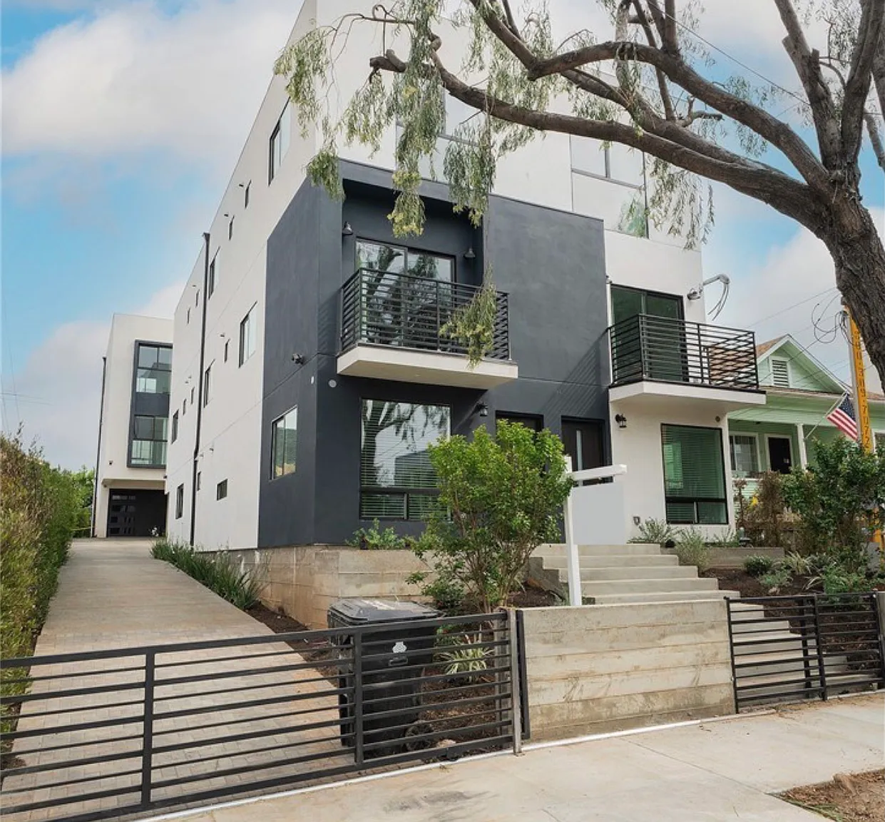 5 bed, 2060 sqft, $900 — Photo 2