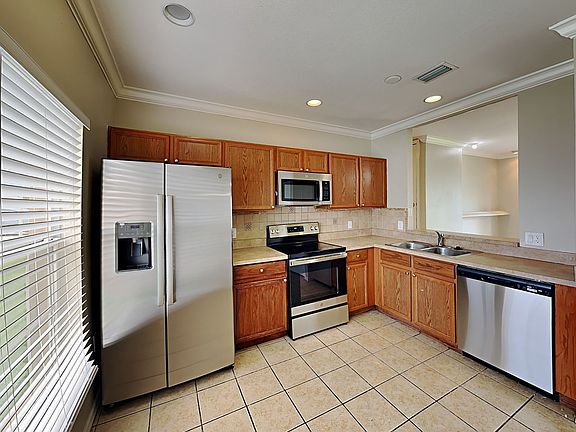 5th image of 513 Dove Ct