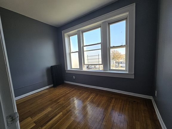 3rd image of 220 Roseville Ave #403B