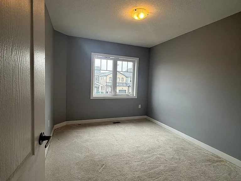 117 Keelson St N — Photo 13
