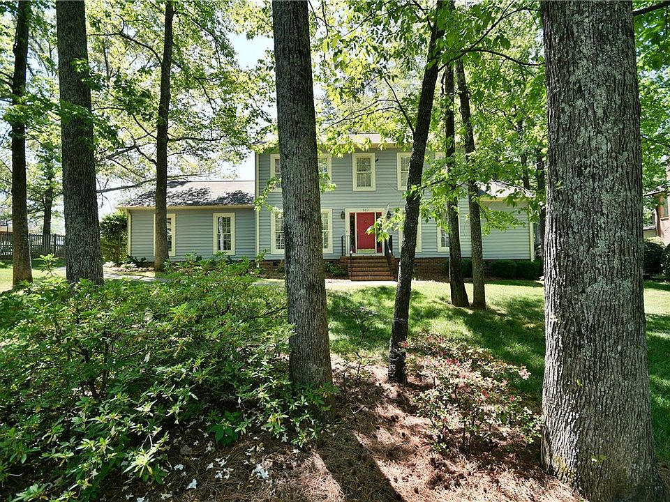 1st image of 302 Inverness Way
