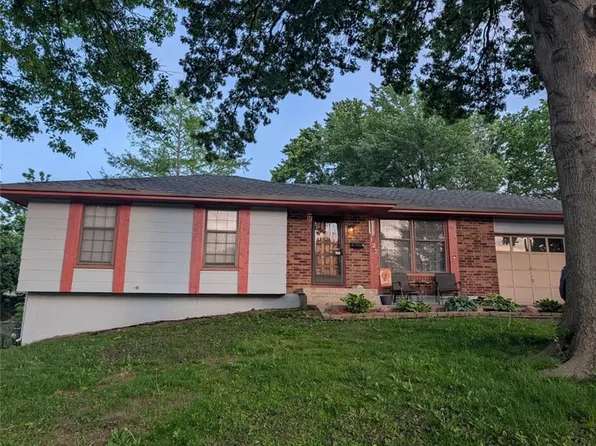 122 E Walnut St, Blue Springs, MO 64014