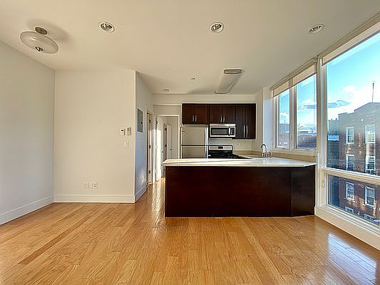 3rd image of 25-27 18th St