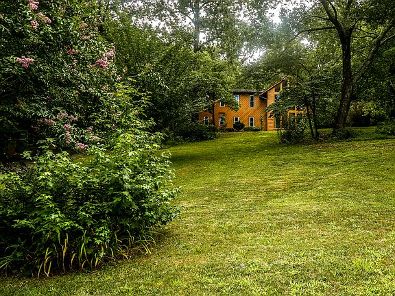 3rd image of 146 Bramble Oak Dr
