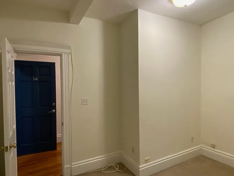 4 Camelot Ct #14 — Photo 7