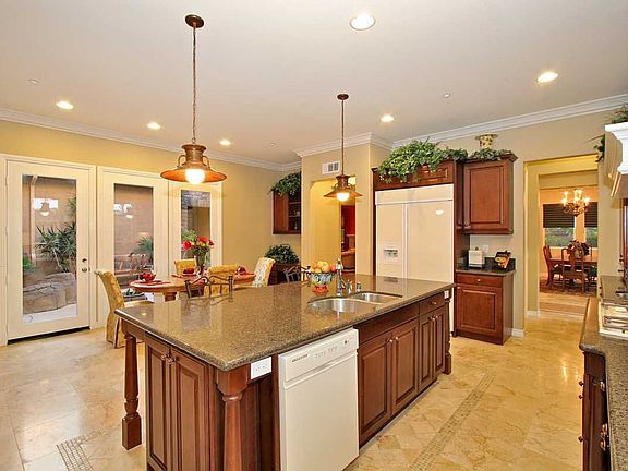 Spacious Kitchen w/Cherry Wood Cabinets/New Custom Engineered Flooring