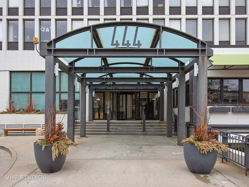 1st image of 444 W Fullerton Pkwy APT 504