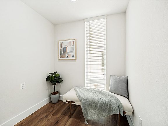 5th image of 5633 Live Oak St #101