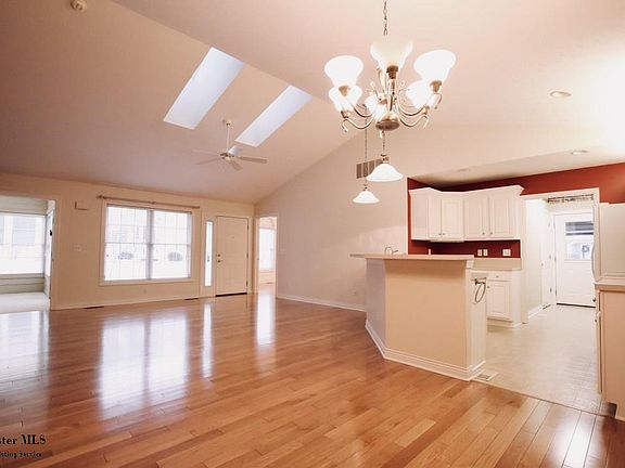 3rd image of 1568 Stone Glen Dr