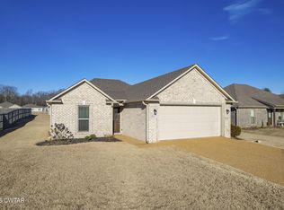 53 Jackson Creek Dr, Jackson, TN 38305