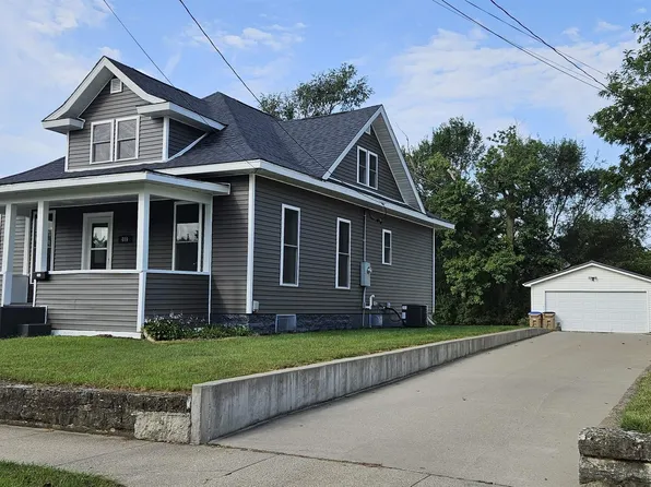 409M S Brewer St, Manchester, IA 52057