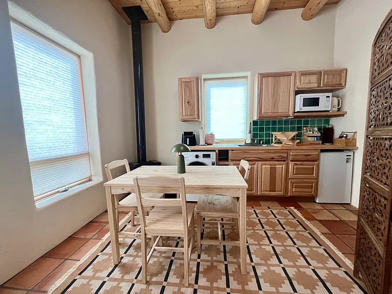 Casita/mother-in-law quarters kitchenette/dining.