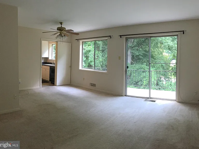 10512 Weymouth St — Photo 4