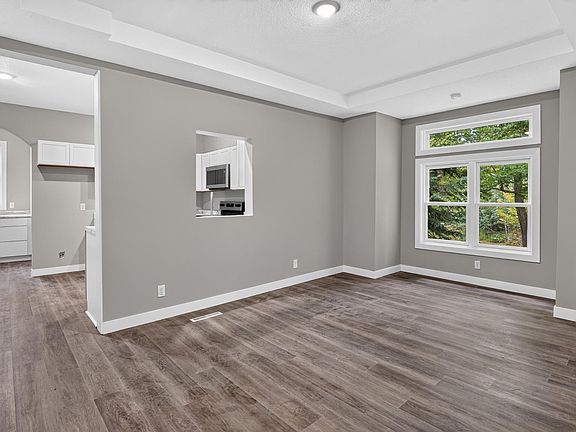 5th image of 59412 Cloverdale Rd