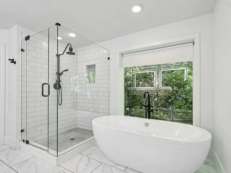 1905 Gainsborough Dr — Photo 5