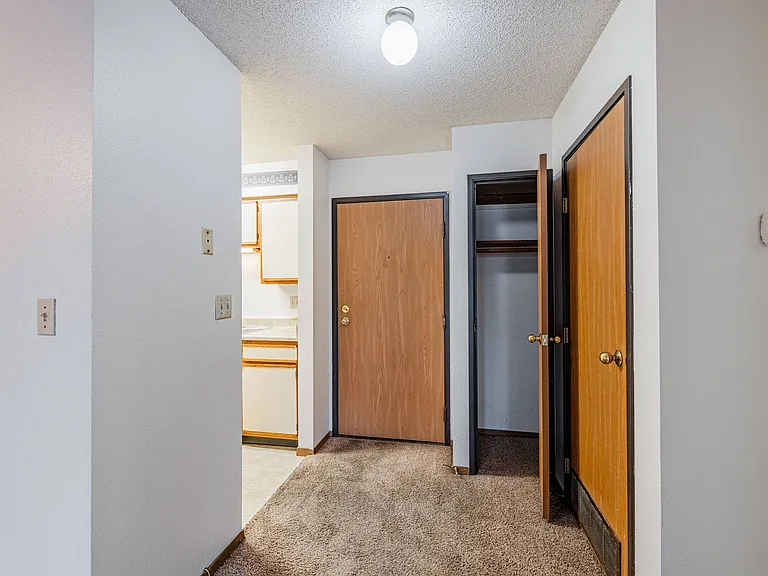 Cambridge Apartments — Photo 31