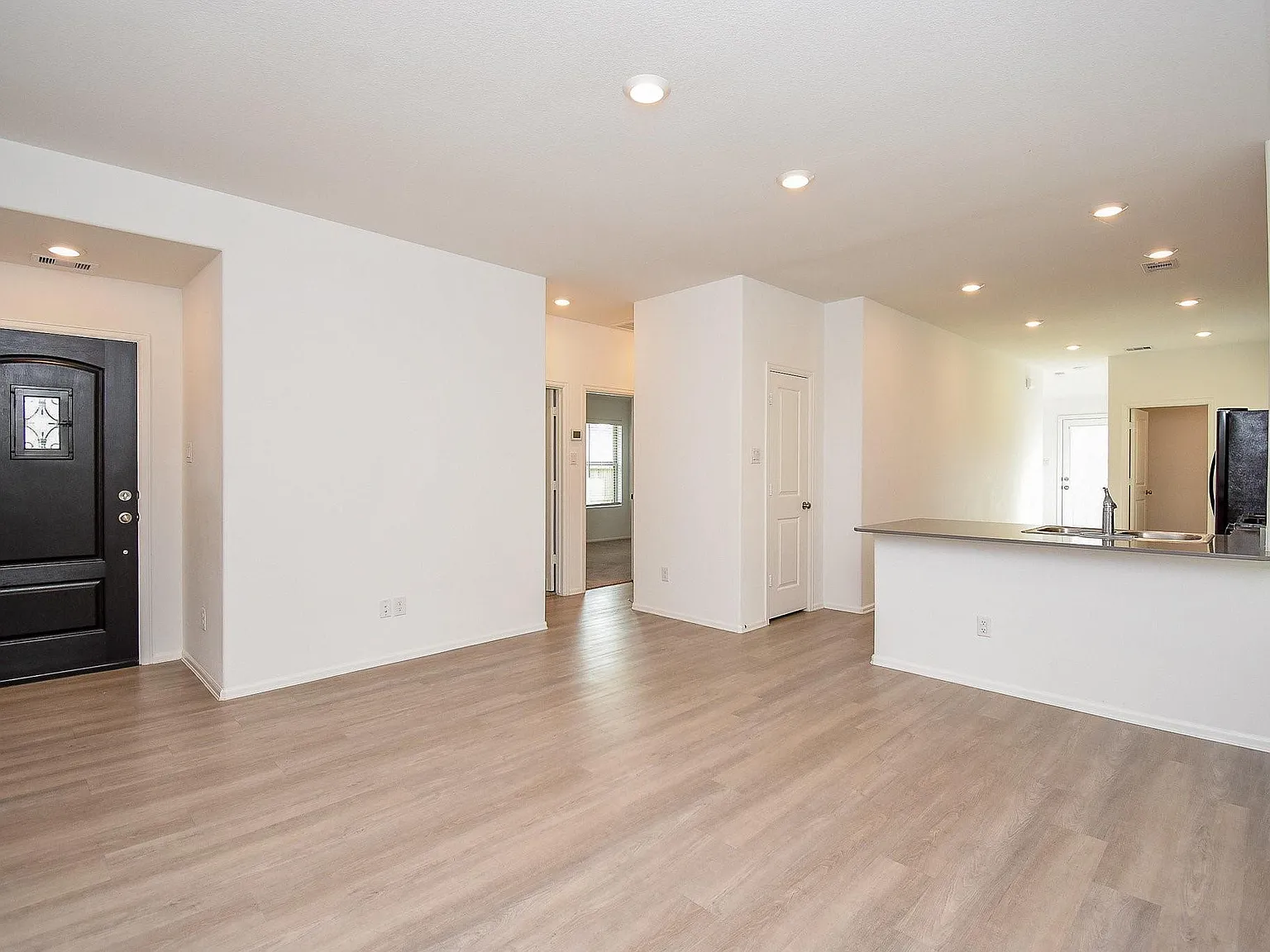 3 bed, 2.0 bath, 1240 sqft, $1,800 — Photo 4