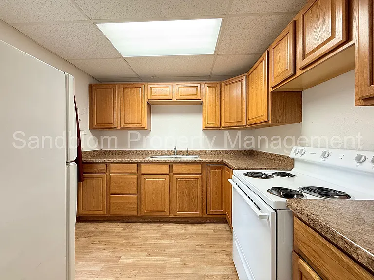 1135 E 37th St S — Photo 7