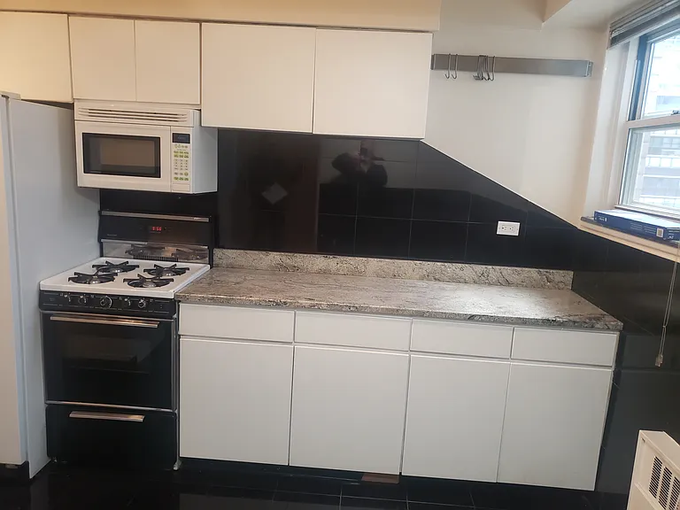 100 W 57th St #19B — Photo 4